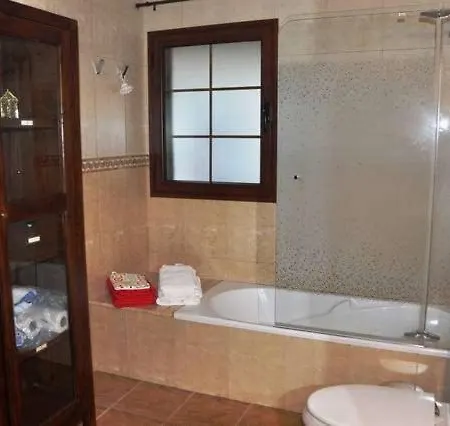 Villa Sleeps 6 Pool Wifi