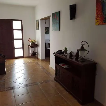 Villa Sleeps 6 Pool Wifi