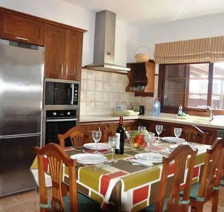 Villa Sleeps 6 Pool Wifi *